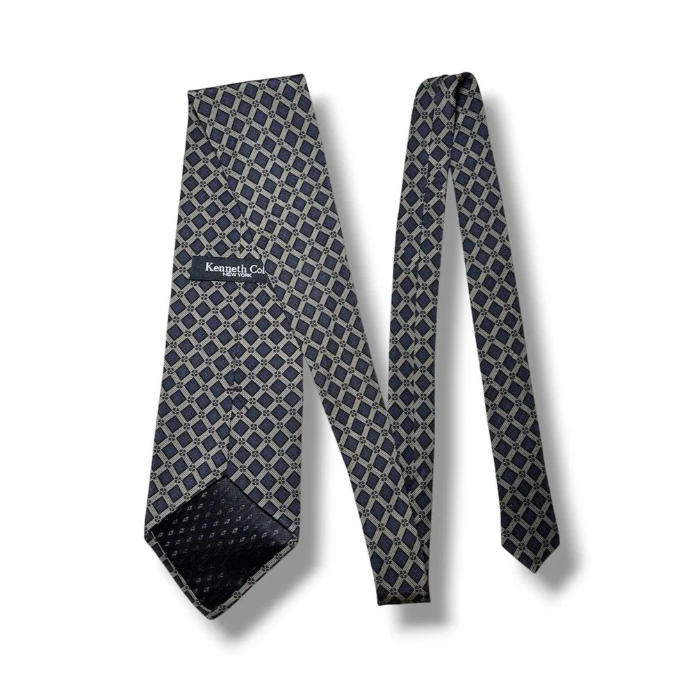 Kenneth Cole 56” x 4” Navy and Gray Linked Diamond Silk Tie